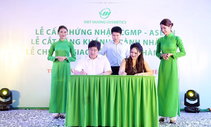Mỹ phẩm Việt Hương khánh thành nhà máy sản xuất quy mô lớn nhất miền Bắc