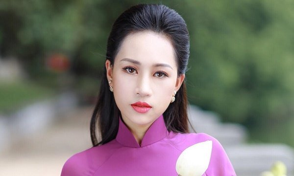 Nữ nhà báo xinh đẹp: 'Báo hiếu cha mẹ là món quà vô giá mùa Vu Lan'