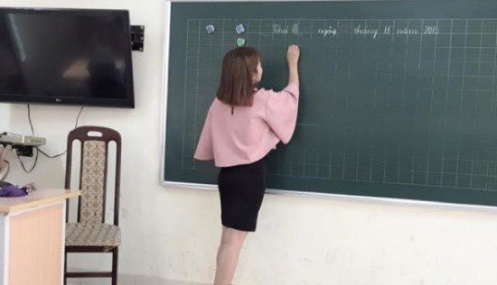 Cấm giáo viên mặc váy ngắn ở Hà Tĩnh: Kẻ khen, người chê