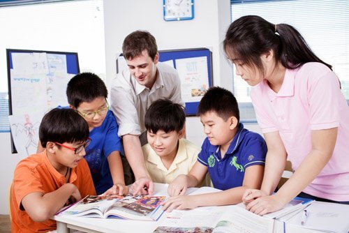 Tranh cãi quan điểm 'Chờ lớp 10 mới cho con học tiếng Anh' của thầy giáo ngoại ngữ