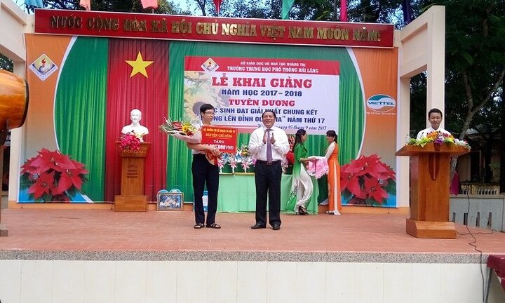 ‘Cậu bé Google’ Phan Đăng Nhật Minh được vinh danh trong lễ khai giảng