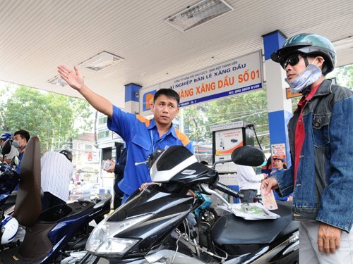 Nóng: Giá xăng lại tăng thêm 306 đồng/lít từ 15h chiều nay