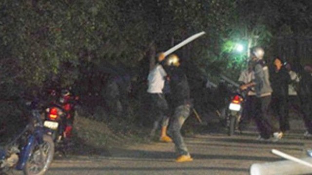 Chia ma tuý không đều, ba thanh niên huyết chiến trên phố