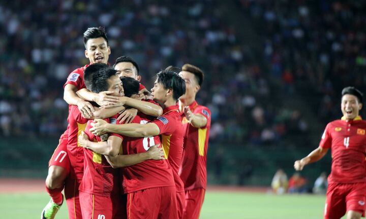 Đá kém cỏi, tuyển Việt Nam thắng xấu hổ Campuchia