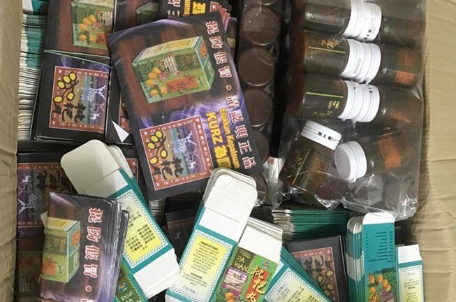 Phát hiện kho đông dược nhập lậu giữa TP.HCM