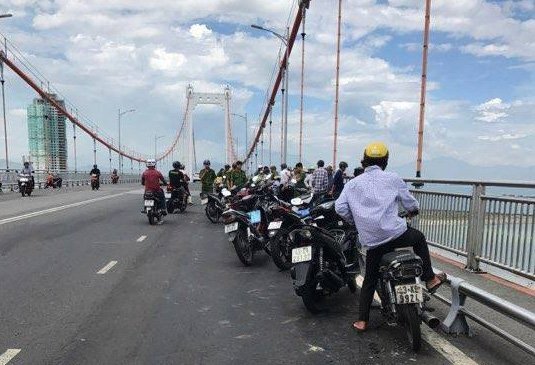 Bỏ lại xe máy, nam thanh niên nhảy cầu tự tử ở Đà Nẵng