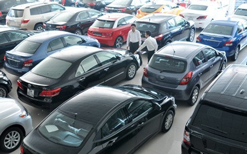 Giảm giá sâu vẫn lời to, các hãng ô tô đã sống trên mồ hôi nước mắt người Việt bao năm qua ra sao?