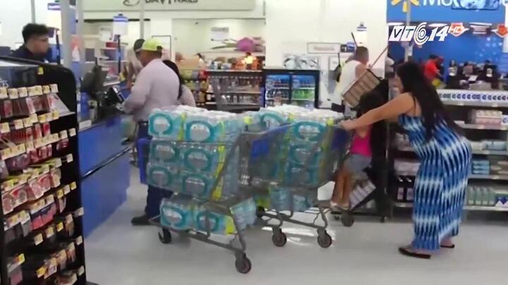 Bão mạnh nhất 30 năm sắp đổ bộ, dân Mỹ đua nhau vét sạch các siêu thị