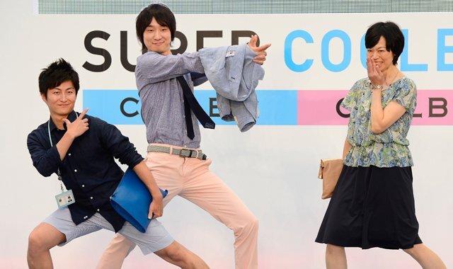 Ở đất nước này, nhân viên công sở ăn mặc càng mát mẻ càng tốt