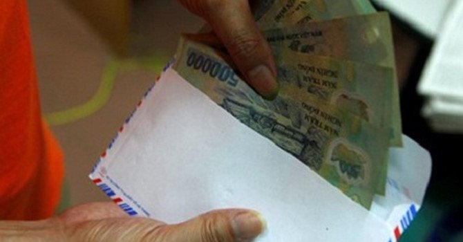 Bắt thư ký tòa nhận tiền làm giả quyết định ly hôn