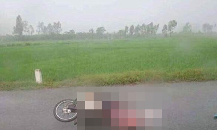 Hai mẹ con bị sét đánh thương vong trên đường đến trường