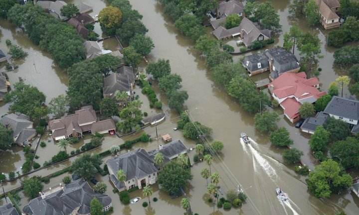 Vi khuẩn ăn thịt gây chết người xuất hiện sau siêu bão Harvey