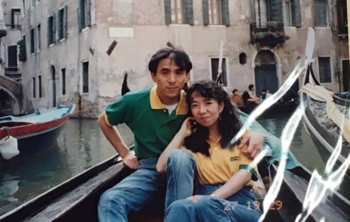 Thấy cha mặc hoài một cái áo, cô gái chết lặng khi biết sự thật đằng sau