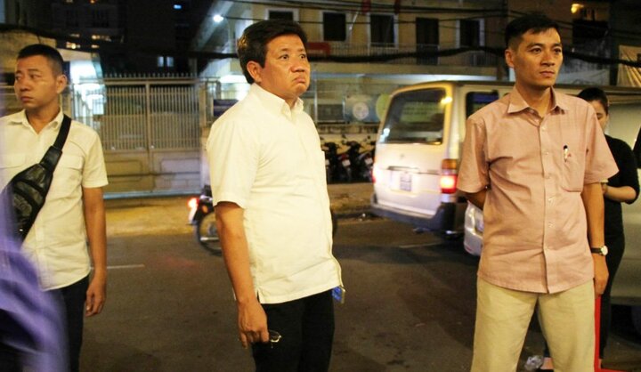 Sau sự cố tin nhắn dọa giết, ông Đoàn Ngọc Hải vẫn xuống đường dẹp vỉa hè