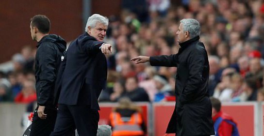 Vì sao Jose Mourinho từ chối bắt tay Mark Hughes?
