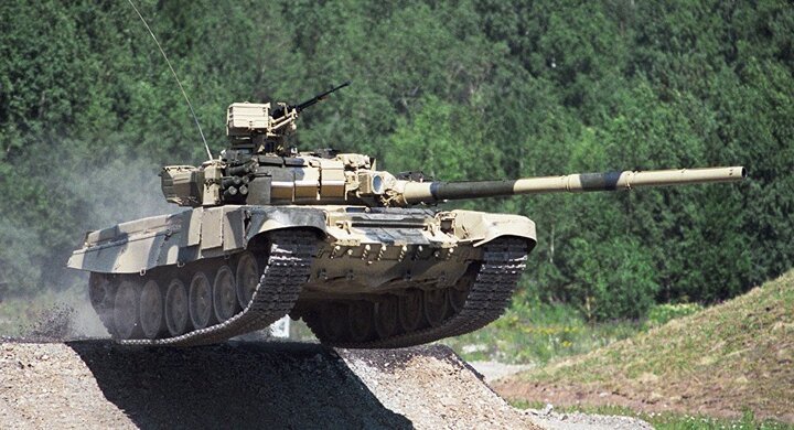 Video: Bộ Quốc phòng Nga tung video hiếm về kíp lái xe tăng T-90