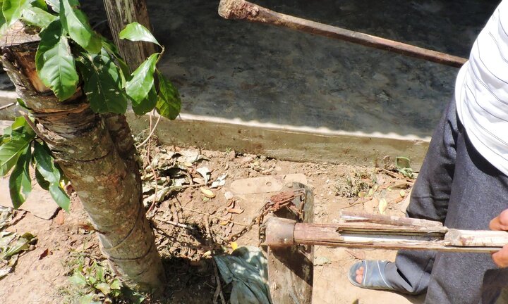 Người dân tố phó công an xã lạm quyền vào nhà dân đánh chó suýt chết