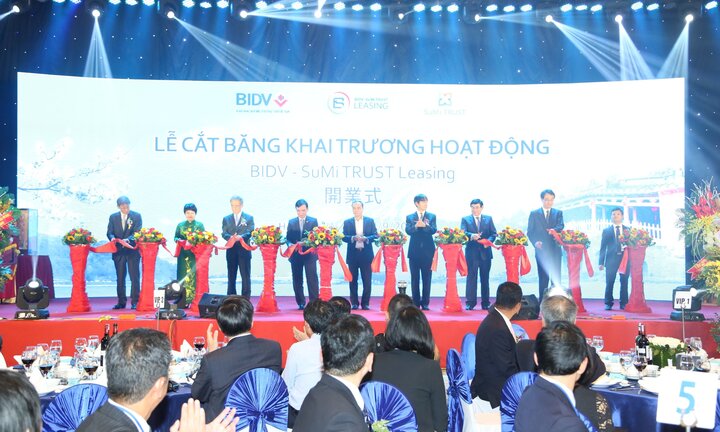 Khai trương liên doanh cho thuê tài chính đầu tiên tại Việt Nam