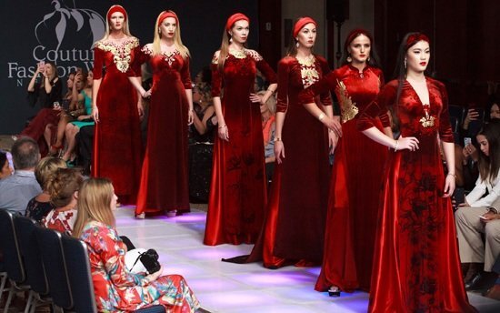 Chiêm ngưỡng bộ sưu tập 'Sen vàng' tại Couture Fashion Week