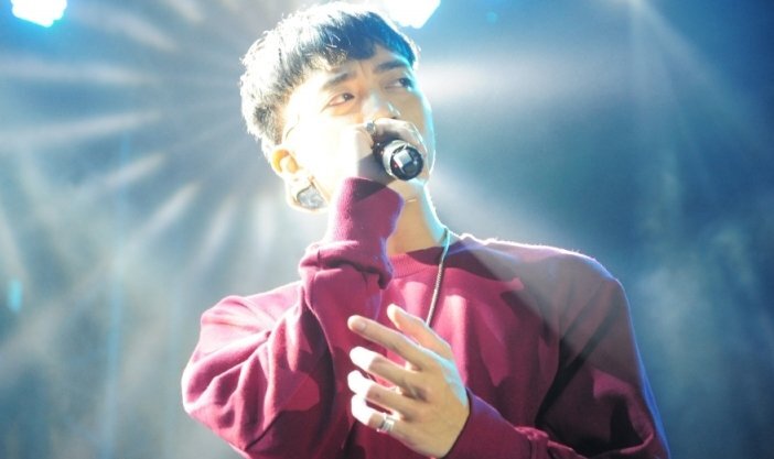 Soobin Hoàng Sơn ‘quẩy’ hết mình trong đêm nhạc đón tân sinh viên