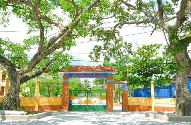 Đình chỉ công tác hiệu trưởng trường thu hơn 9 triệu đồng/học sinh đầu năm