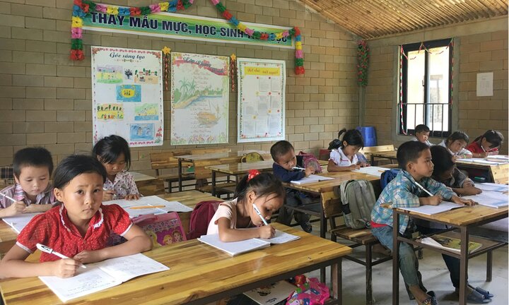 Hiệu trưởng tiểu học Lũng Luông: 'Bịa đặt trường chỉ 30 học sinh làm thầy cô quá chạnh lòng’