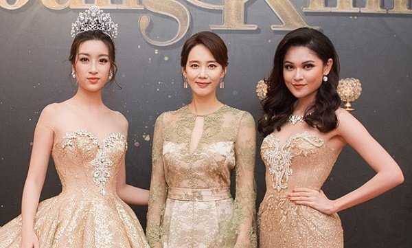 Đỗ Mỹ Linh tự tin đọ sắc cùng cựu Hoa hậu Hàn Quốc