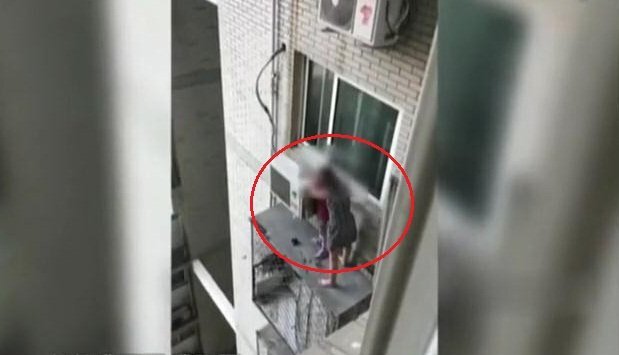 Chồng ngoại tình, vợ ôm con gái nhỏ dọa nhảy lầu tự sát