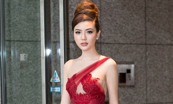 Ngọc Duyên được chủ tịch ‘Miss Grand International’ khen ngợi khi làm giám khảo ở Nhật
