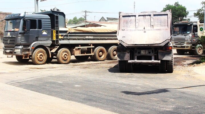 Video: Xe tải cày nát tuyến tránh Biên Hoà nhưng không mất một đồng phí BOT