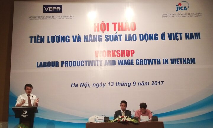 Nghịch lý ở Việt Nam: Lương tối thiểu tăng ‘thả phanh’, năng suất lao động vẫn chậm như ‘rùa bò’
