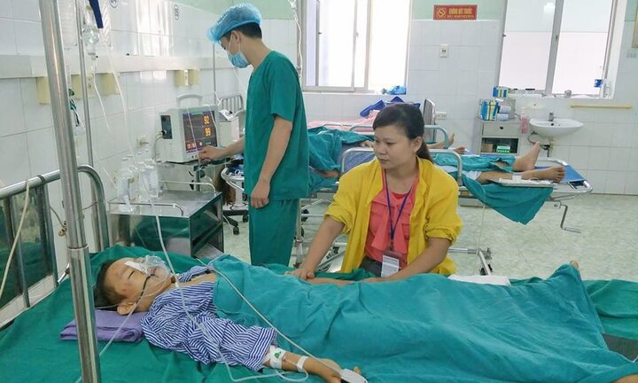 Đi tìm dê lạc, ngã từ độ cao 3m, cháu bé ở Tuyên Quang bị dập gan