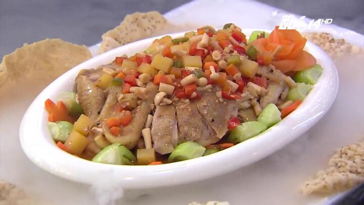 Cách làm món gà 'cân đẩu vân' đẹp mắt, lạ miệng