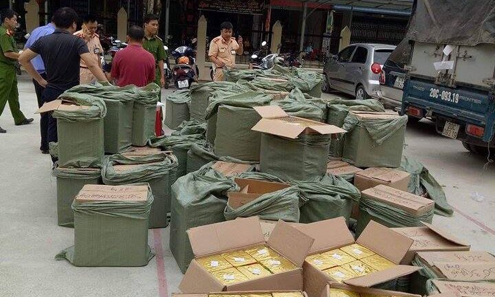 Bắt giữ xe chở gần 2 tấn pháo nổ ở Bắc Kạn