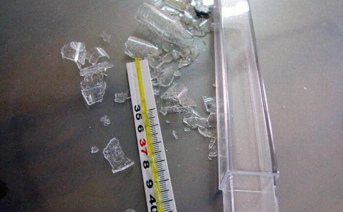 Con tử vong do nuốt phải thủy ngân trong cặp nhiệt độ, mẹ hối hận tột cùng