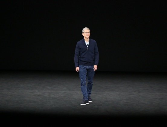 Tim Cook đã tiết lộ bí mật gì trong lễ ra mắt iPhone X?