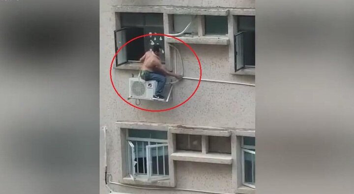 Thợ sửa điều hòa treo mình vắt vẻo ngoài chung cư cao tầng như ‘người nhện’