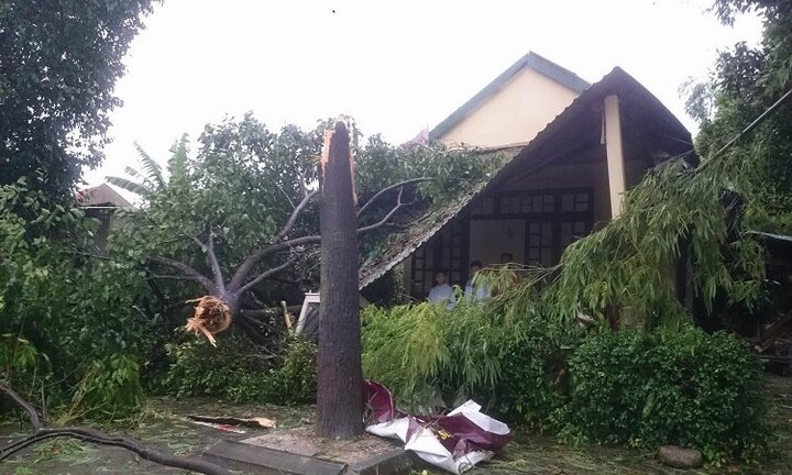 Trước giờ bão số 10 đổ bộ: Sóng biển Quảng Trị cao 8m, gió mạnh lên từng phút