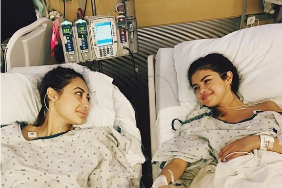 Bạn thân hiến thận cứu Selena Gomez