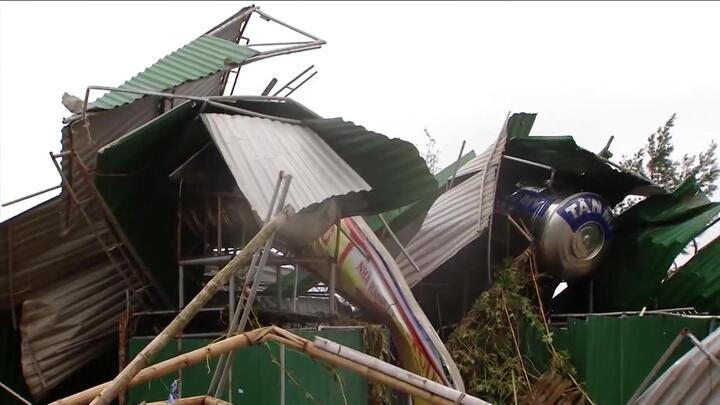 Miền Trung hứng chịu thiệt hại khủng khiếp do bão số 10 tàn phá