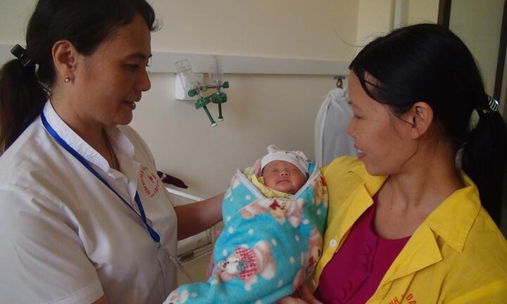 Cứu sống trẻ sơ sinh non, nặng 1kg