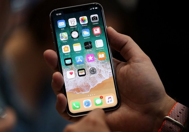 Mỗi chiếc iPhone X được bán ra, Apple lãi một nửa?