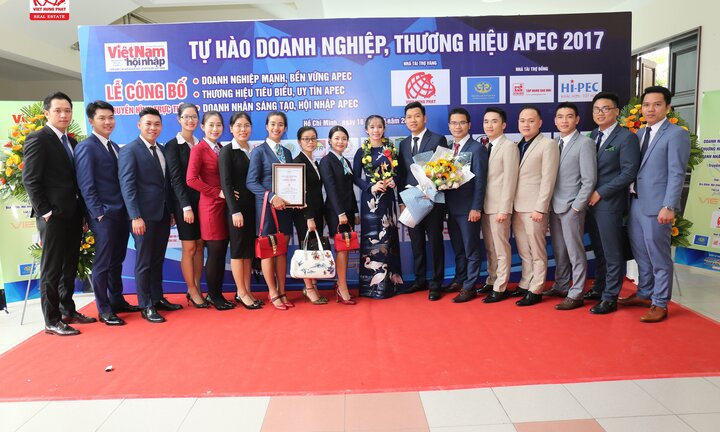 Việt Hưng Phát được vinh danh 'Top 10 Thương hiệu tiêu biểu APEC- 2017'
