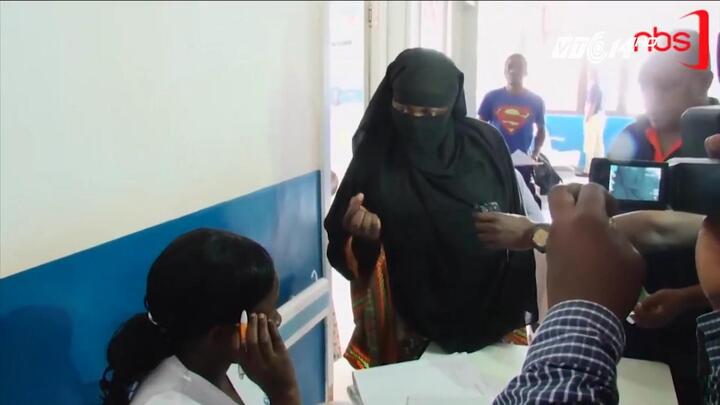 Video: Bộ trưởng y tế cải trang 'vi hành', xử lý y tá vòi tiền bệnh nhân