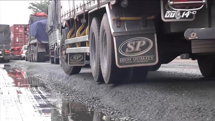 TP.HCM: Thi công ẩu, quốc lộ 1 xập xệ, vá chằng vá đụp