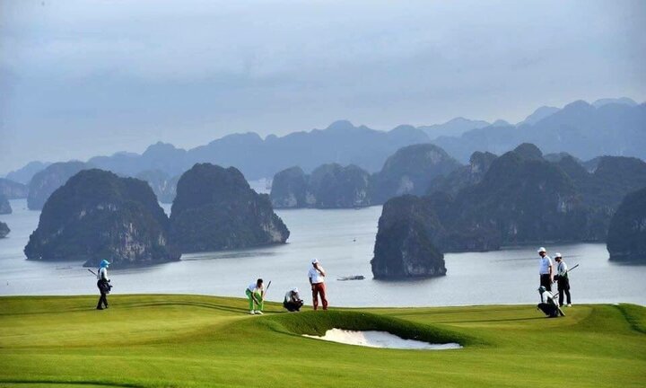 Hàng loạt xe sang chờ chủ nhân tại KLF Golf Tournament 2017