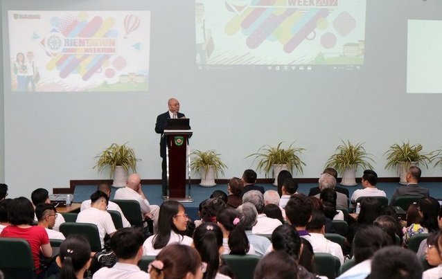 Nhân ngày khai trường nói chuyện học hành kiểu Mỹ