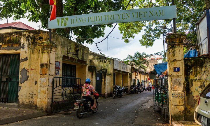 Hãng phim truyện Việt Nam: Nhà xưởng hoang tàn, 'đất vàng' cho thuê bán phở