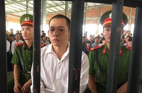 Dùng súng cướp ngân hàng ở Trà Vinh: Nam kỹ sư hầu tòa với khung án tử hình