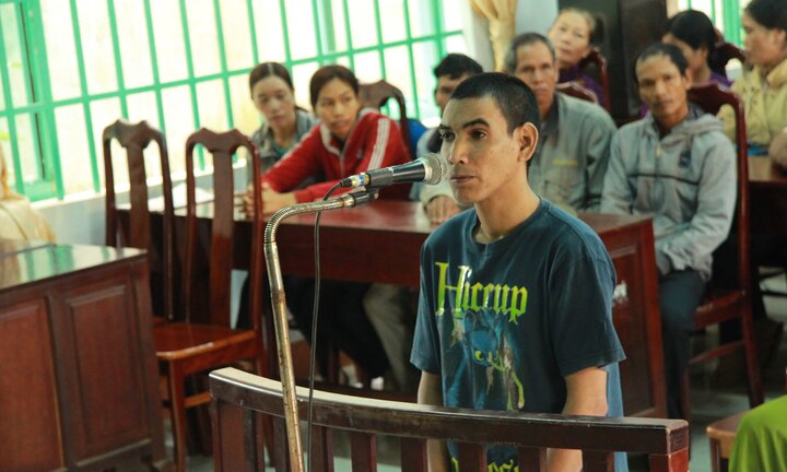 Giở trò đồi bại với con riêng của vợ, cha dượng lĩnh án hơn 5 năm tù